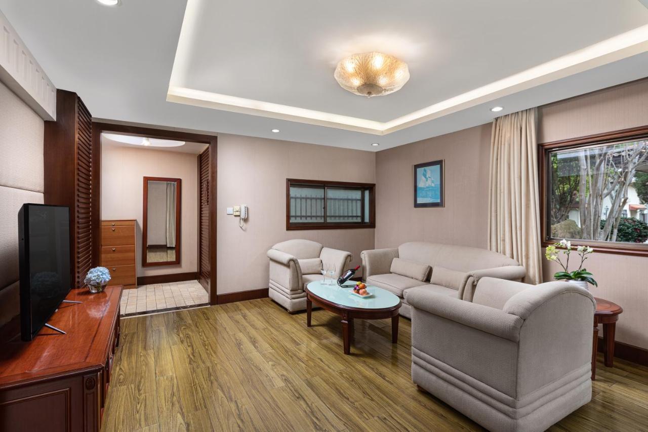 C&d Hotel-free Welcome Snacks-oasis Garden 5*