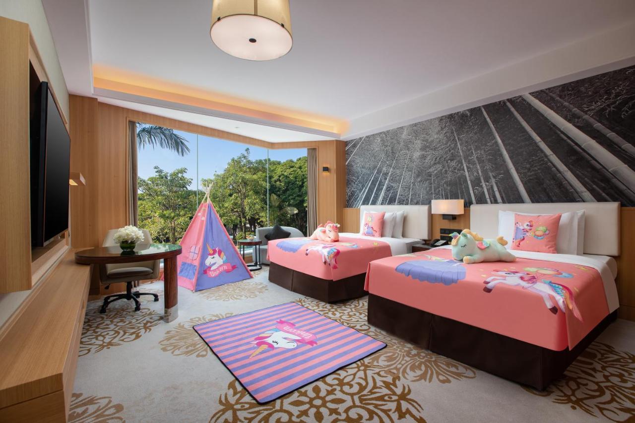 C&d Hotel-free Welcome Snacks-oasis Garden