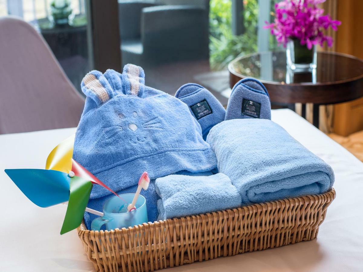 C&d Hotel-free Welcome Snacks-oasis Garden Hotel 5*